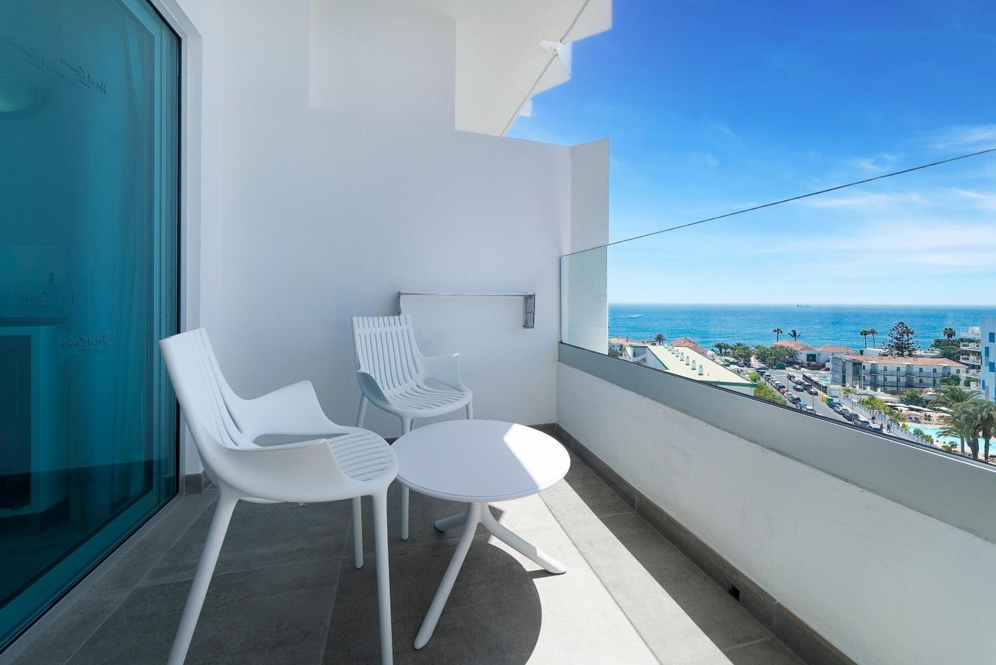 Double or Twin Room Sea View