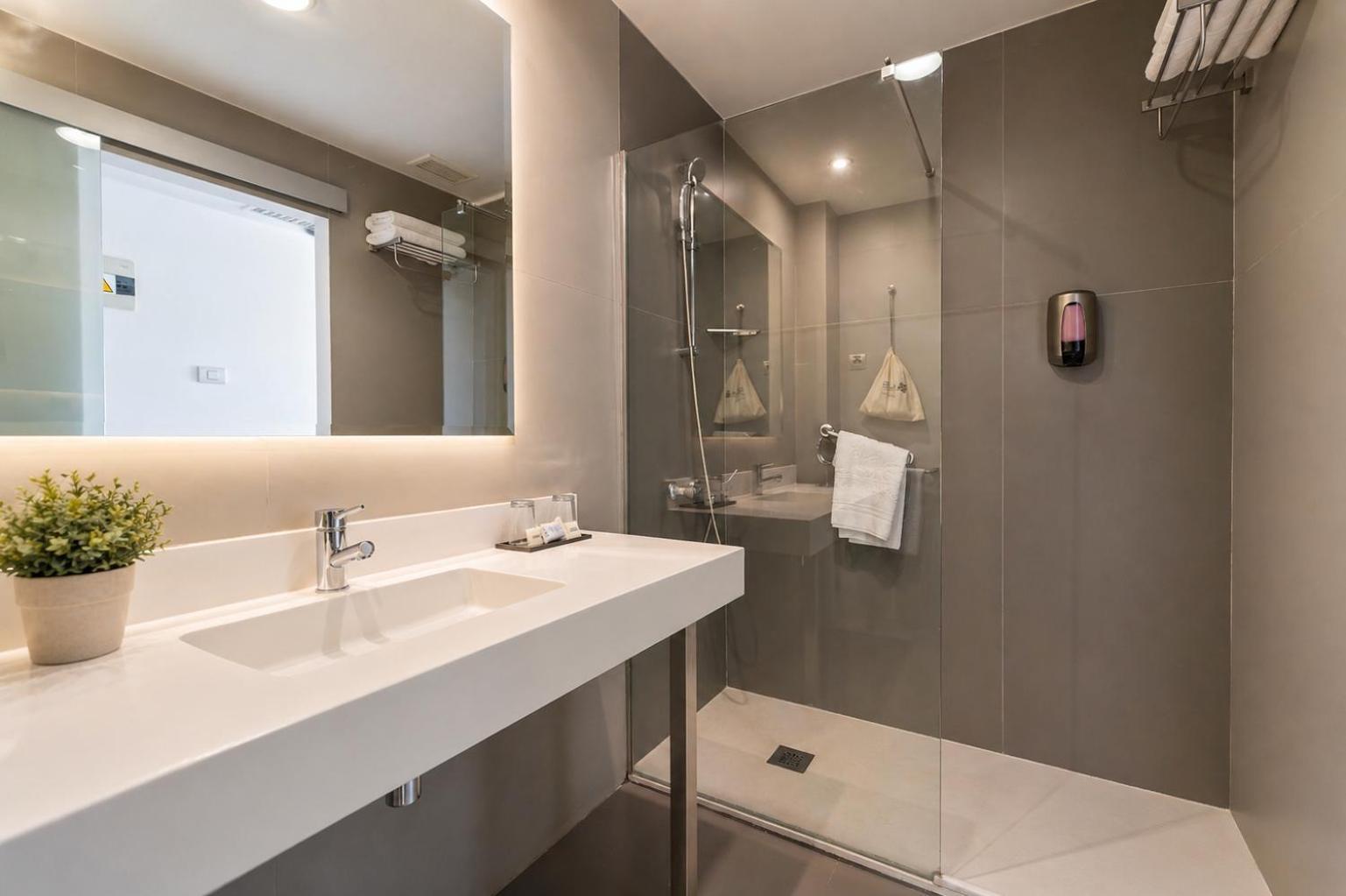 Double or Twin Room Sea View